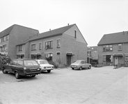 880776 Gezicht op de voorgevels van de nieuwbouwwoningen Orkaden 6-14 te Utrecht.
